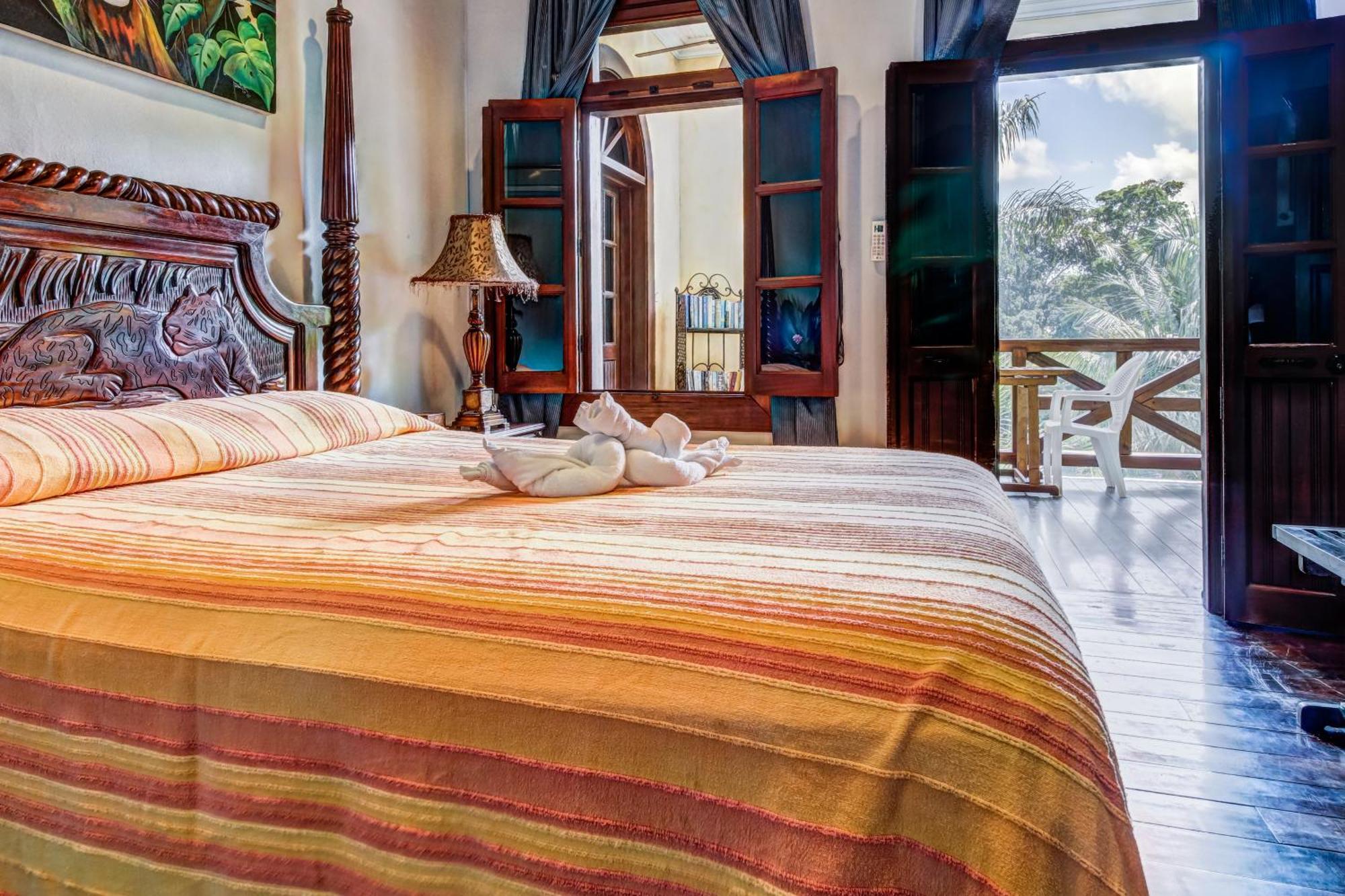 Mahogany Hall San Ignacio Εξωτερικό φωτογραφία